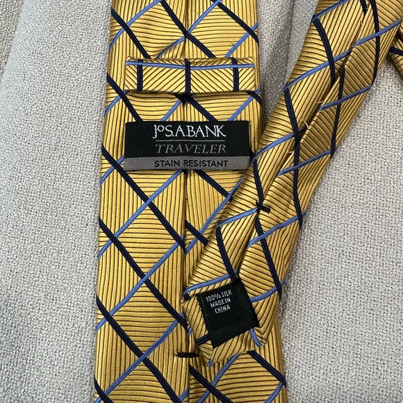Jos. A. Bank tie, traveler stain resistant, 100% silk,‎ gold and blue - Picture 5 of 5